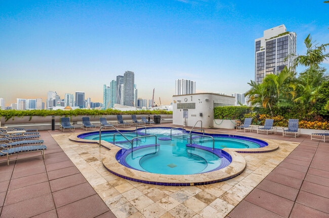 Photo - 1717 N Bayshore Dr Unit SI FL27-ID1054123P