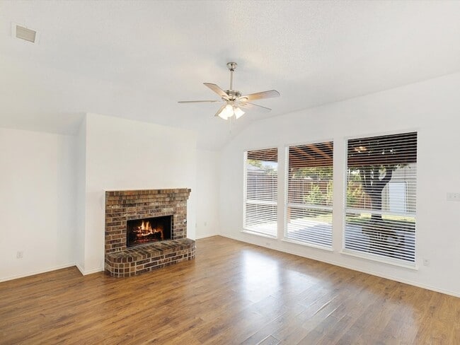 Photo - 823 Ashley Pl