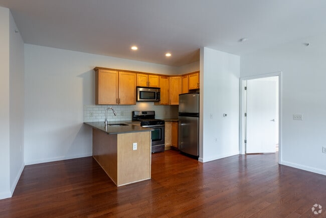 1BR, 1BA - 725-750SF - The Hub Brookdale