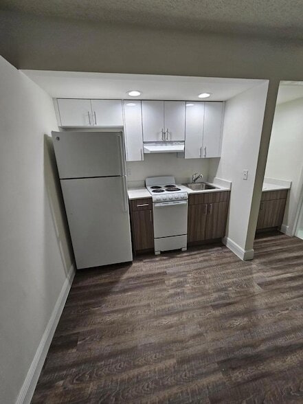 Building Photo - 18335 NW 68th Ave Unit 700-404