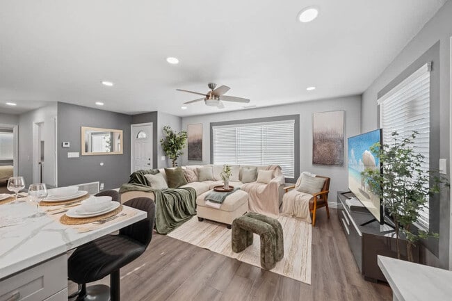 Building Photo - 10983 Parkdale Ave Unit SI ID1465011P