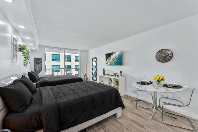 Photo - 1 SE 12th St Unit SI FL26-ID1294663P