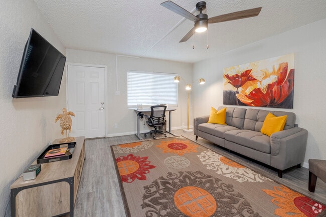 2BR, 2BA - 925SF - Living Room - U @ 19th Apartments