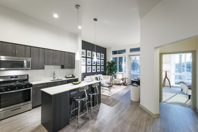 Building Photo - Beach & Ocean