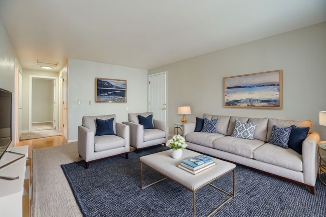 Building Photo - Veri on Sunnyview