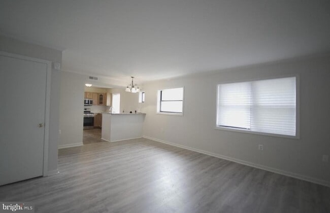 Building Photo - 3287 15th Pl SE Unit 102