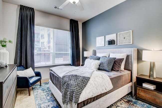 Photo - Mason at Alameda Station