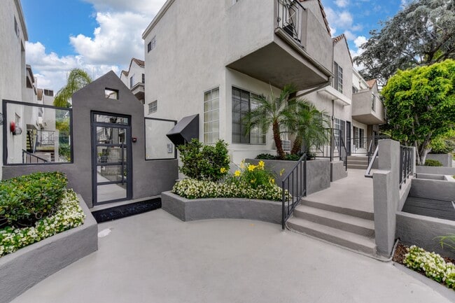 Photo - The Woods at Toluca Lake