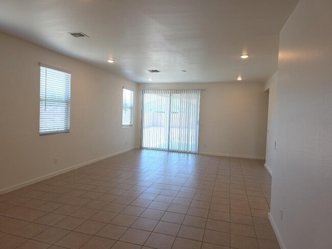 Photo - 18085 W Elm St