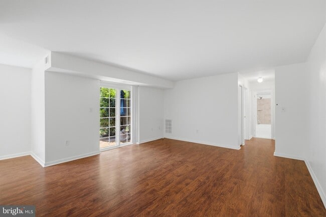 Photo - 1521 Colonial Dr Unit T2
