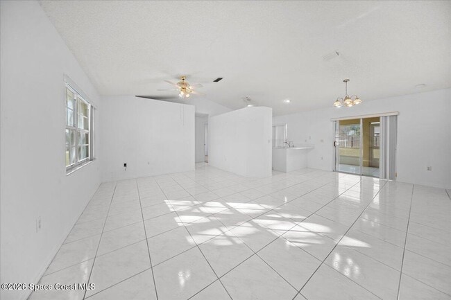 Photo - 171 Americana Blvd NE