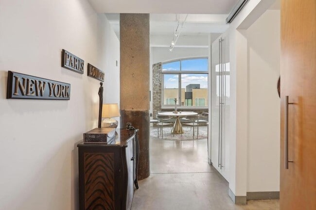 Photo - 700 N Washington Ave