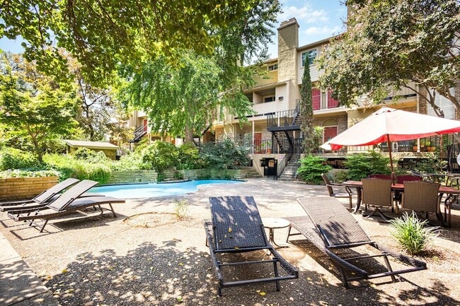 Building Photo - 5740 Martel Ave Unit B3