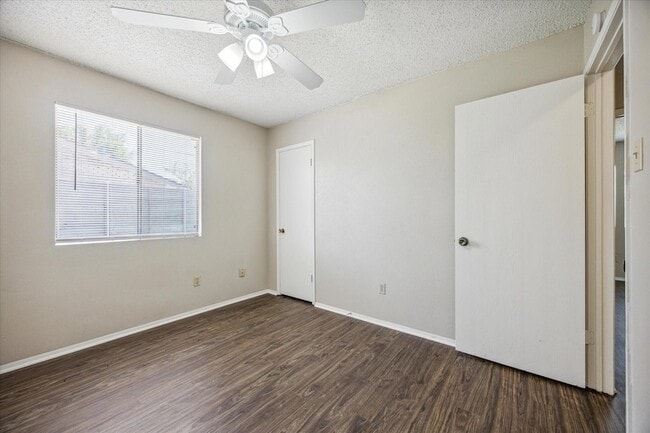 Photo - 11104 Applewood Dr