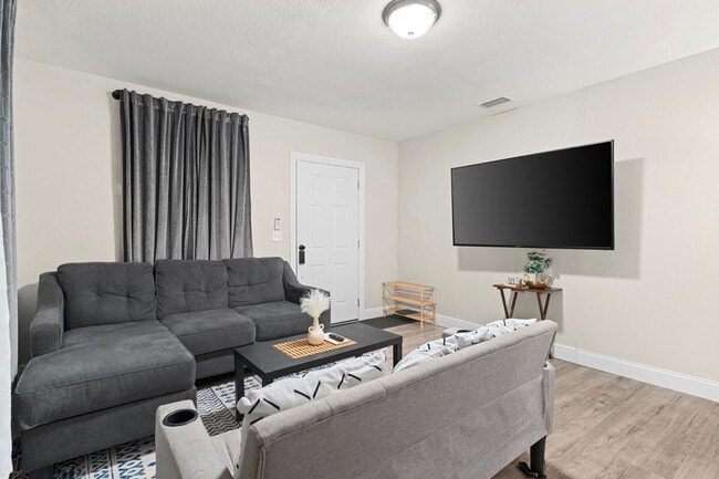 Building Photo - 3602 E Genesee St Unit ID1244340P