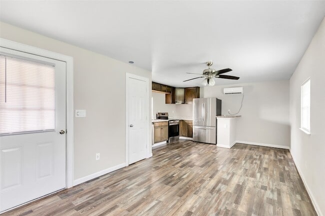 Photo - 221 County Rd 4803