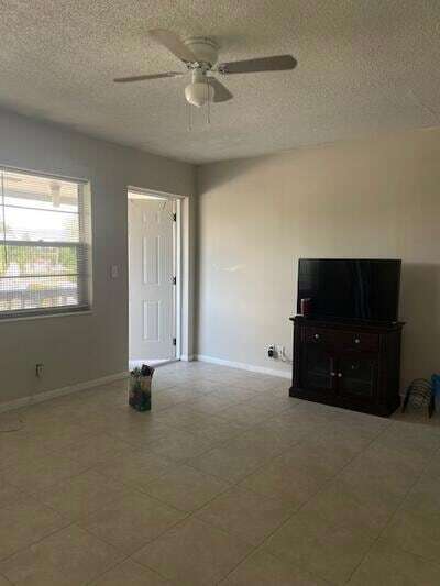 Building Photo - 37 Kingswood B