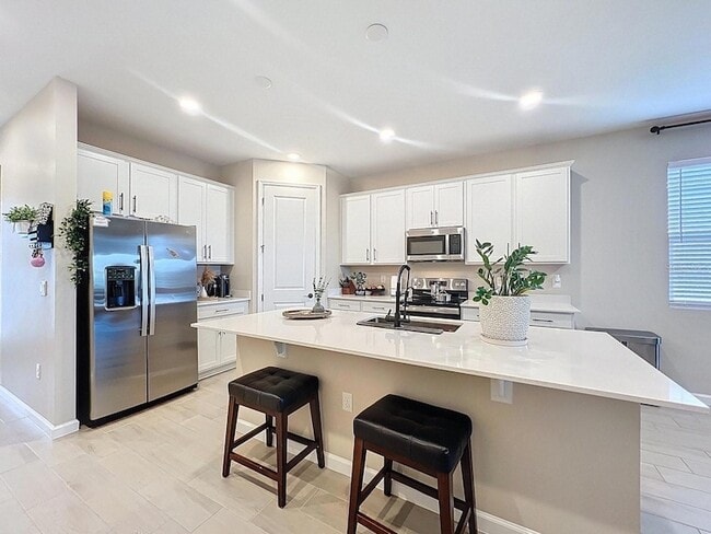 Photo - 951 Griffon Ave