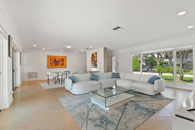 Photo - 3080 NE 43rd St