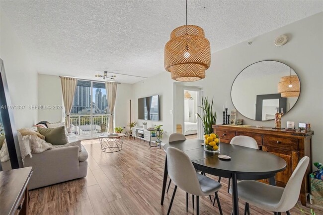 Building Photo - 275 NE 18th St Unit 703