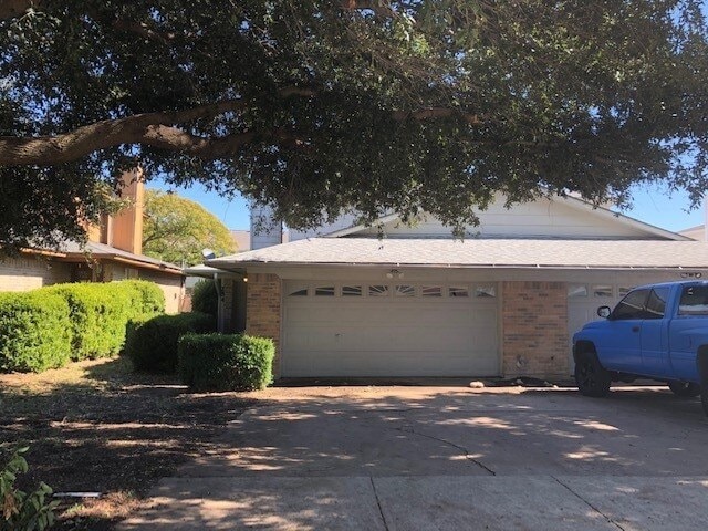 Building Photo - 734 Lariat Ln