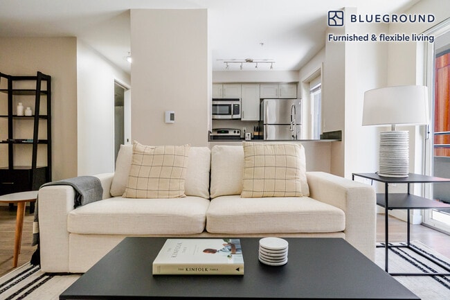 Photo - 526 Yale Ave N Unit FL4-ID877