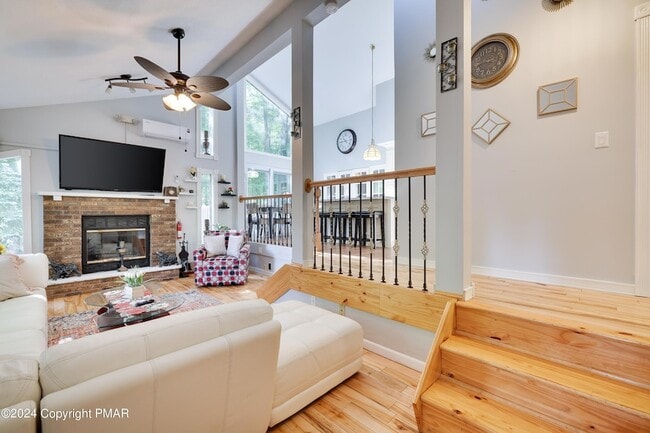 Photo - 2933 Melody Ln