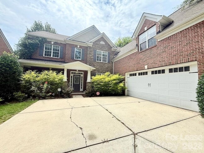 Building Photo - 10110 Paxton Run Rd