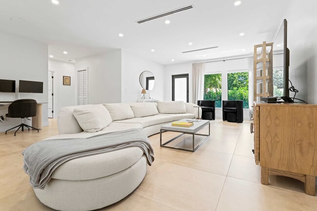 Photo - 281 NE 48th Terrace Unit ID1044569P