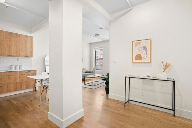 Photo - 517 W 45th St Unit ID1224964P