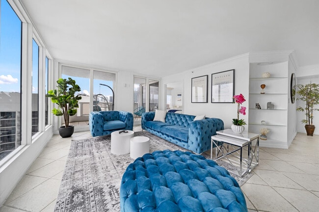 Building Photo - 1717 N Bayshore Dr Unit ID1054092P