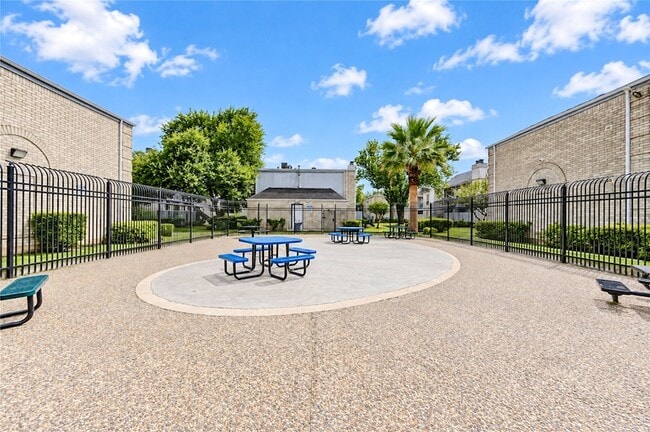 Photo - 6606 De Moss Dr Unit 1201
