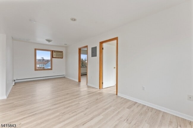 Photo - 190 Martin Ave