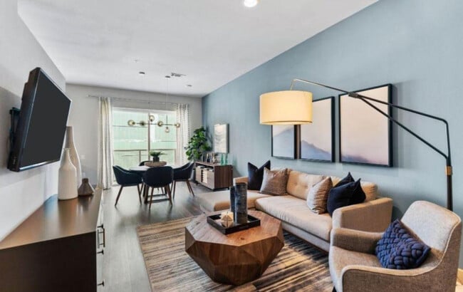 Building Photo - 2225 N Harwood St Unit ID1337702P