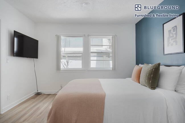 Photo - 944 Tiverton Ave Unit SI FL1-ID1219