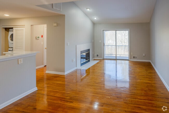 2 Bdr, 2 Bath 1010 sf Living Space - Countryside Apartments