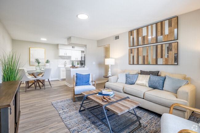 Interior Photo - Lake Pointe