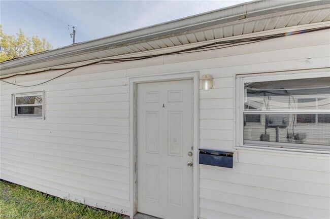 Photo - 1443 W 40th St