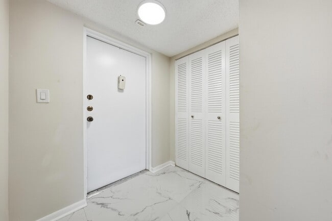 Photo - 3000 Riverside Dr Unit 2011