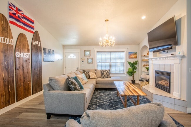 Photo - 671 E Center St Unit ID1249830P