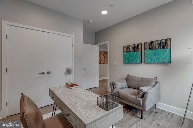 Photo - 1952 Bryn Mawr Ave Unit 1B