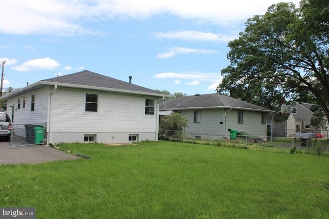 Photo - 6215 Auth Rd