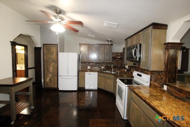 Photo - 2809 Connell St