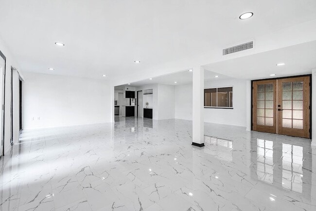 Photo - 1616 Redway Ln