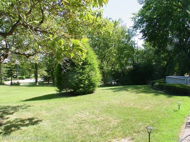 Photo - 47605 Powell Rd