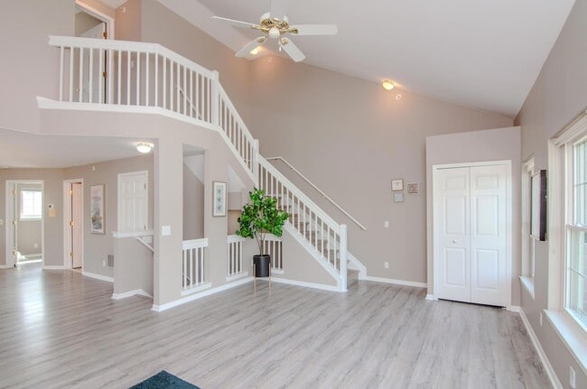 Photo - 1892 Lindsay Ln Unit 40