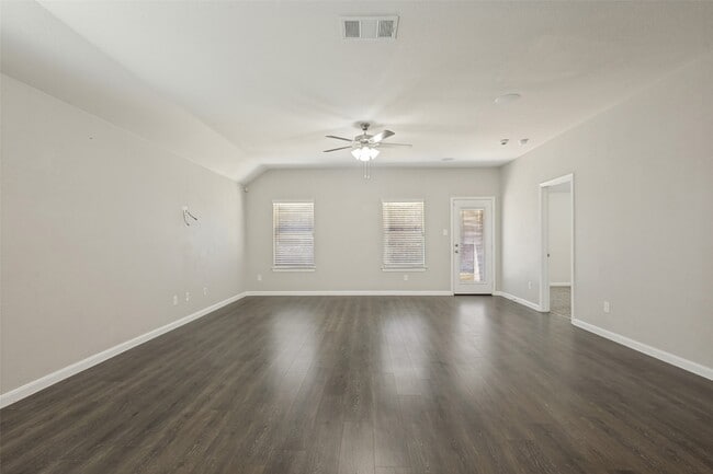 Photo - 707 Range Dr