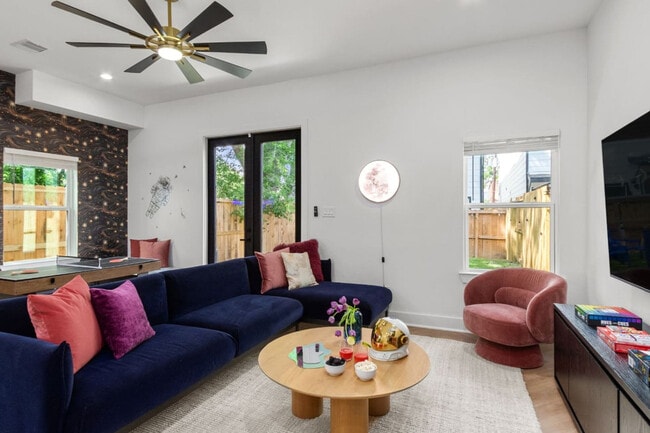 Building Photo - 4117 Shelby Cir Unit ID1230900P