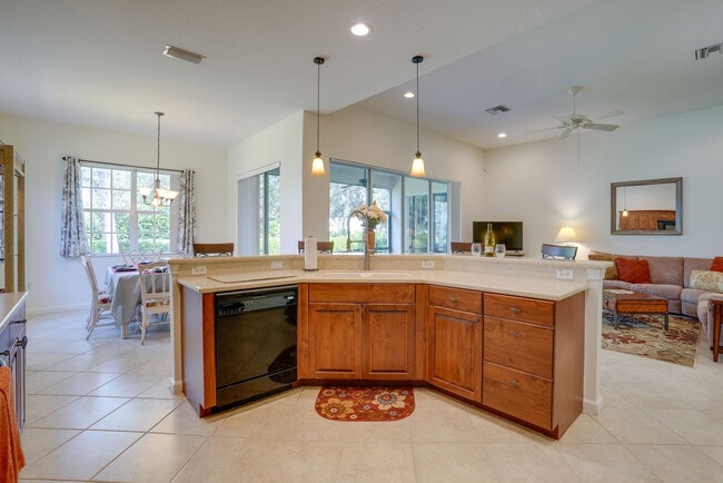 Photo - 5557 Whispering Willow Way Unit SI ID1545993P