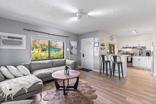 Building Photo - 715 NE 6th St Unit FL1-ID1230859P